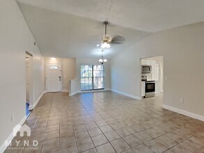 712 Stillview Cir in Brandon, FL - Building Photo - Building Photo