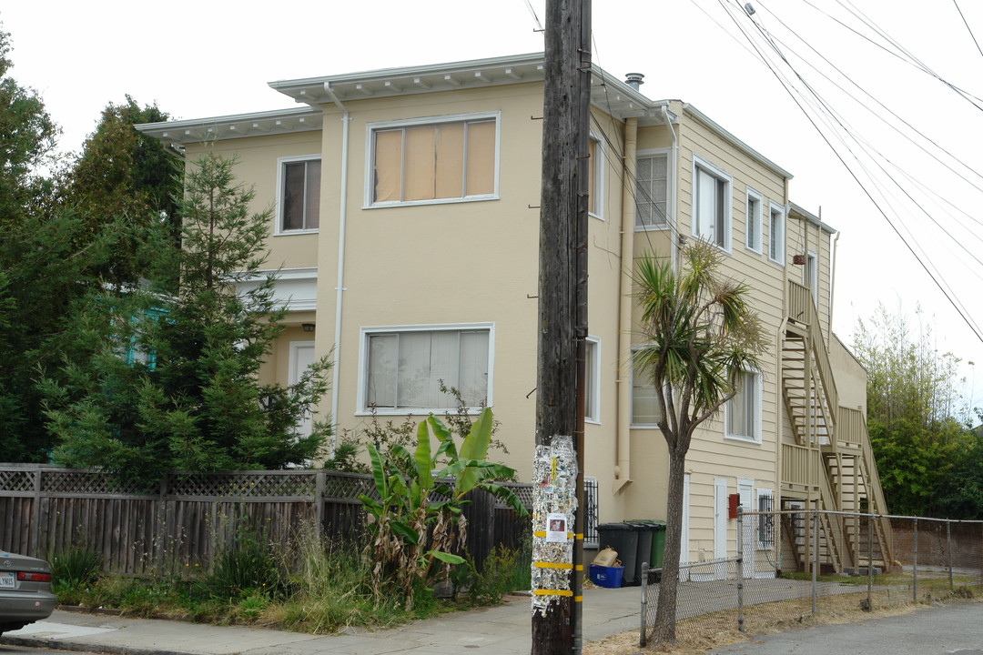 1912 Woolsey St in Berkeley, CA - Building Photo