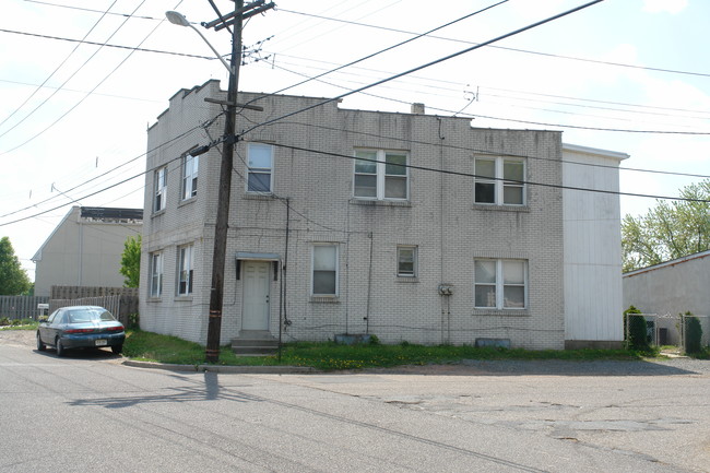 489 Florida Grove Rd in Perth Amboy, NJ - Foto de edificio - Building Photo