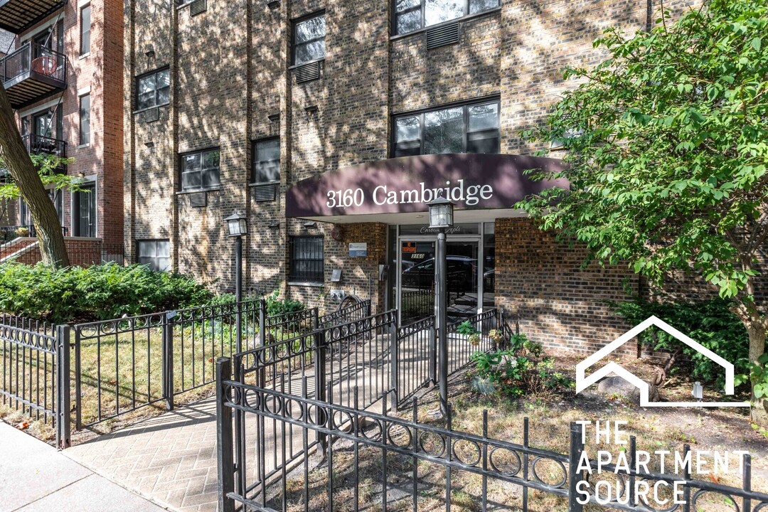 3168 N Cambridge Ave, Unit 2 in Chicago, IL - Building Photo