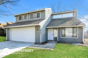 1813 NE Gatewood Dr in Lee's Summit, MO - Building Photo