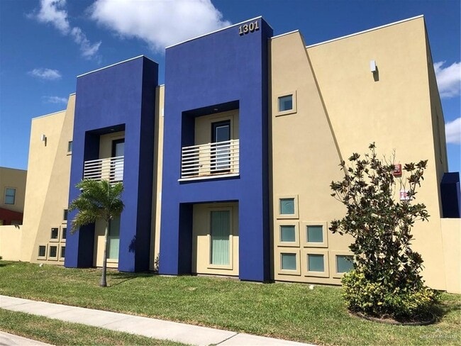 property at 1301 E Daffodil Ave