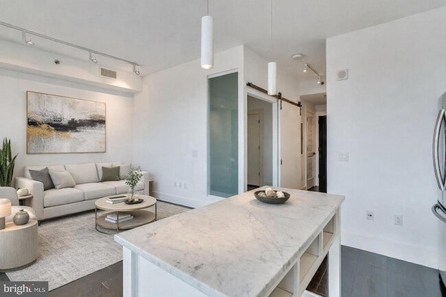 1011 M St NW, Unit 606 in Washington, DC - Building Photo - Building Photo