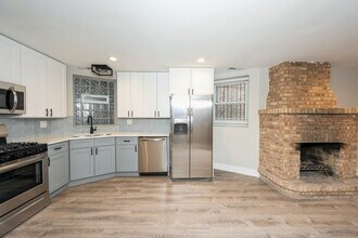 1435 N Washtenaw Ave, Unit G in Chicago, IL - Foto de edificio - Building Photo