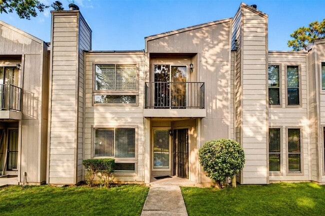 17202 Imperial Valley Dr, Unit 7 in Houston, TX - Building Photo - Building Photo