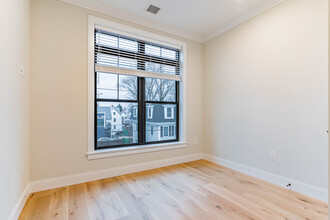 1 Adamson St, Unit 303 in Boston, MA - Building Photo - Building Photo