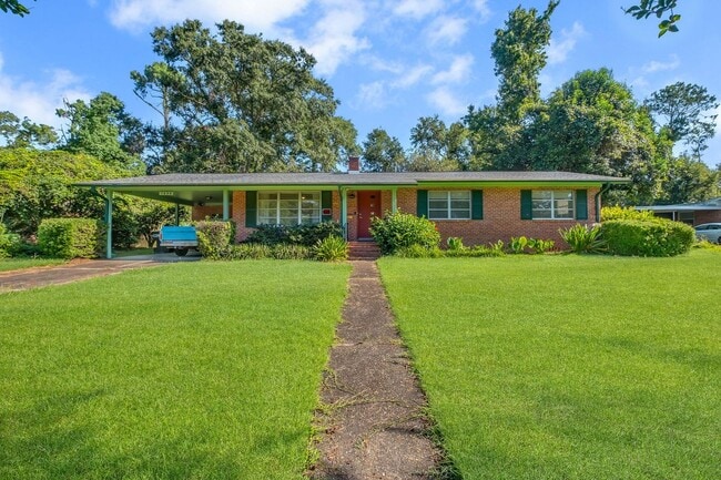 property at 1230 Circle-
