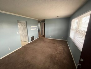 26-32 Circle Dr in Chatham, IL - Foto de edificio - Building Photo