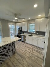 700 Boston Post Rd in Weston, MA - Building Photo - Building Photo