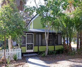 1801 Riverview Dr in Melbourne, FL - Foto de edificio - Building Photo