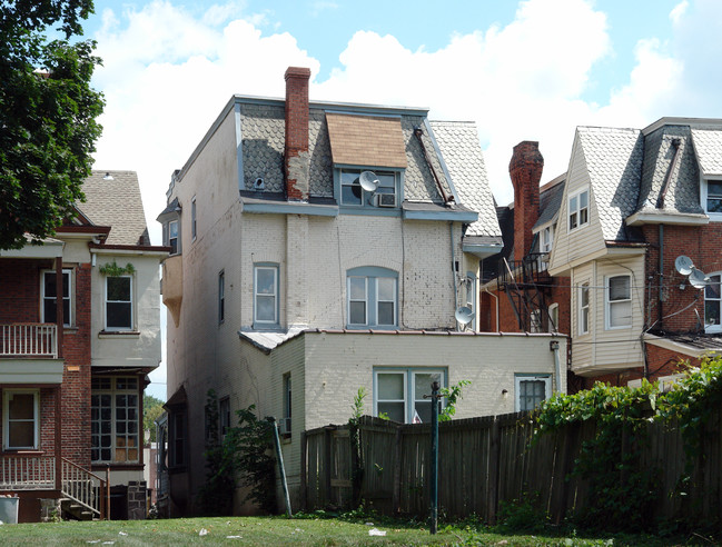 922 W Main St in Norristown, PA - Building Photo - Building Photo