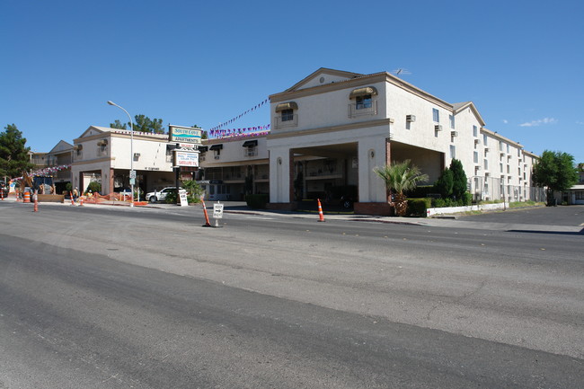 South Cove Apartments in Las Vegas, NV - Building Photo - Building Photo