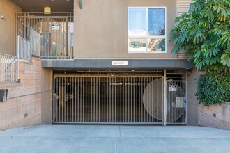 10918 Morrison St in Los Angeles, CA - Foto de edificio - Building Photo