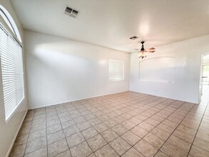 33438 N 25th Ave in Phoenix, AZ - Foto de edificio - Building Photo