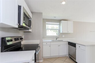 2937 Maiden Ln in Sarasota, FL - Building Photo - Building Photo