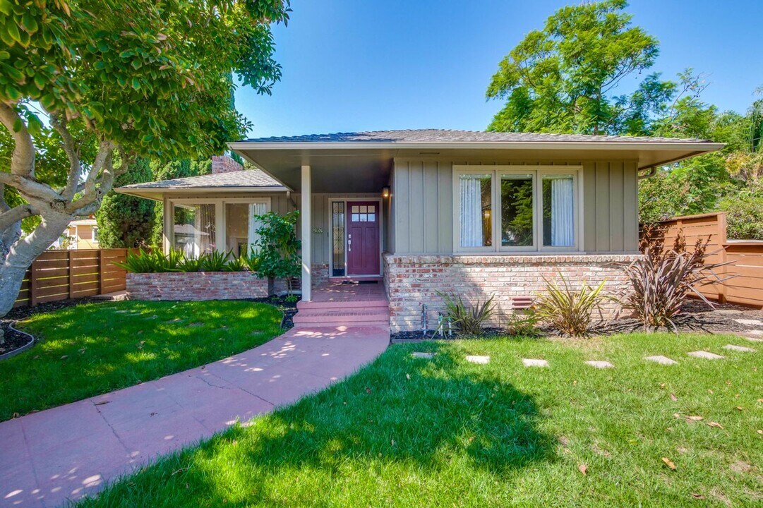 2359 Palo Verde Ave in East Palo Alto, CA - Building Photo