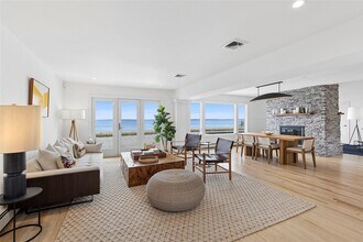 10 Barrett Dr in Hampton Bays, NY - Building Photo - Building Photo