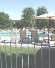 5001 Carriage Way Dr in Rolling Meadows, IL - Building Photo - Building Photo