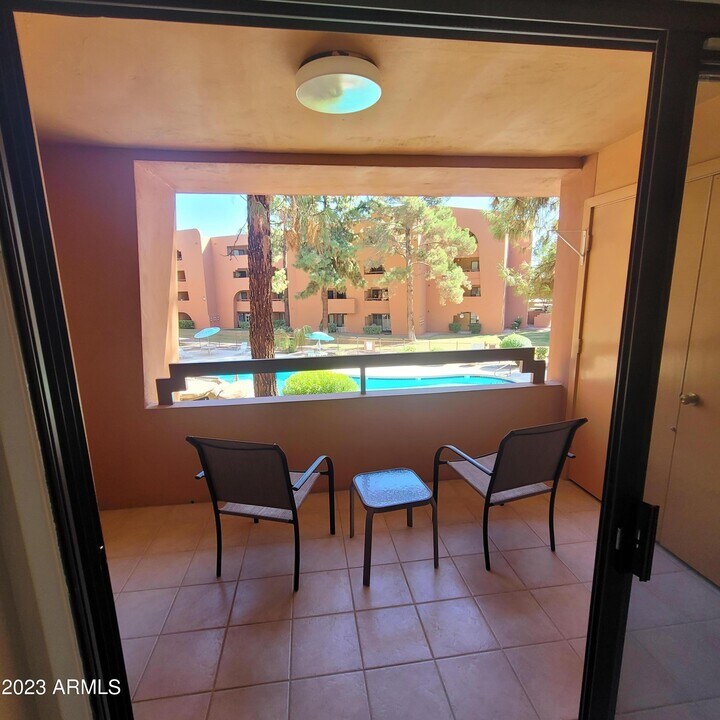 12222 N Paradise Vlg Pkwy S in Phoenix, AZ - Building Photo