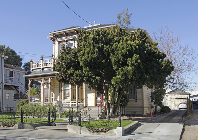 Bayside  Montessori in Alameda, CA - Foto de edificio - Building Photo