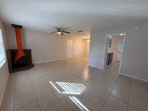 3146 NW 46 Ave in Gainesville, FL - Foto de edificio - Building Photo