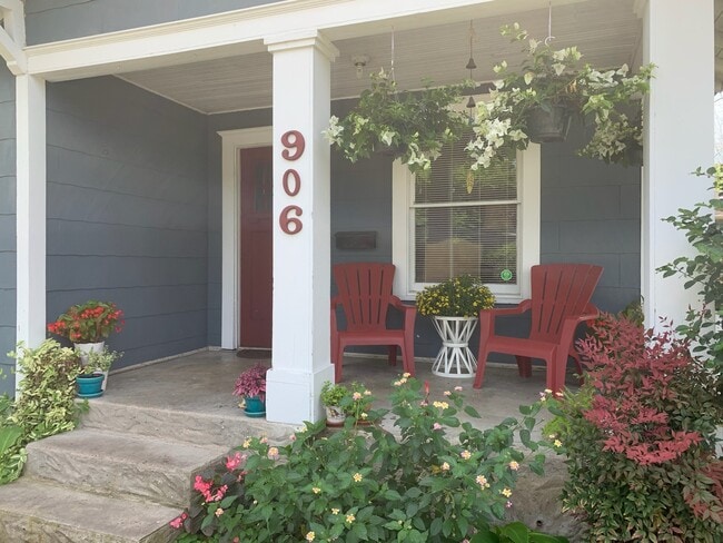 property at 906 E 24th St