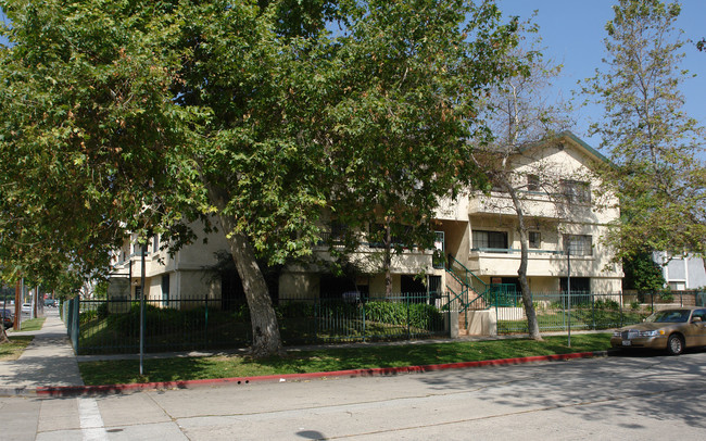 7007 Vassar Ave in Canoga Park, CA - Building Photo - Building Photo