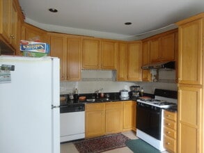 8114 Pepper Ridge Way in Gaithersburg, MD - Foto de edificio - Building Photo