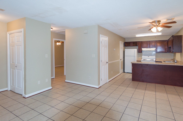 6398 W Fairfield Dr-Unit -A in Pensacola, FL - Foto de edificio