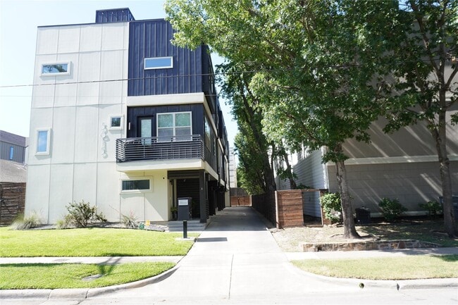 property at 5615 Bryan Pky