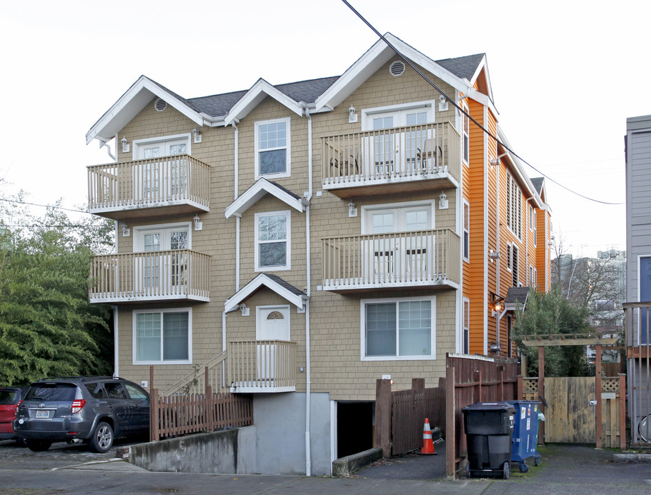 417 NE Ravenna Blvd in Seattle, WA - Building Photo