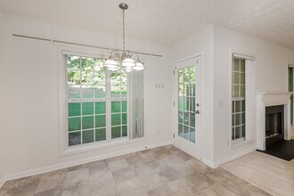 336 Parkview Manor Dr in Tucker, GA - Building Photo - Building Photo