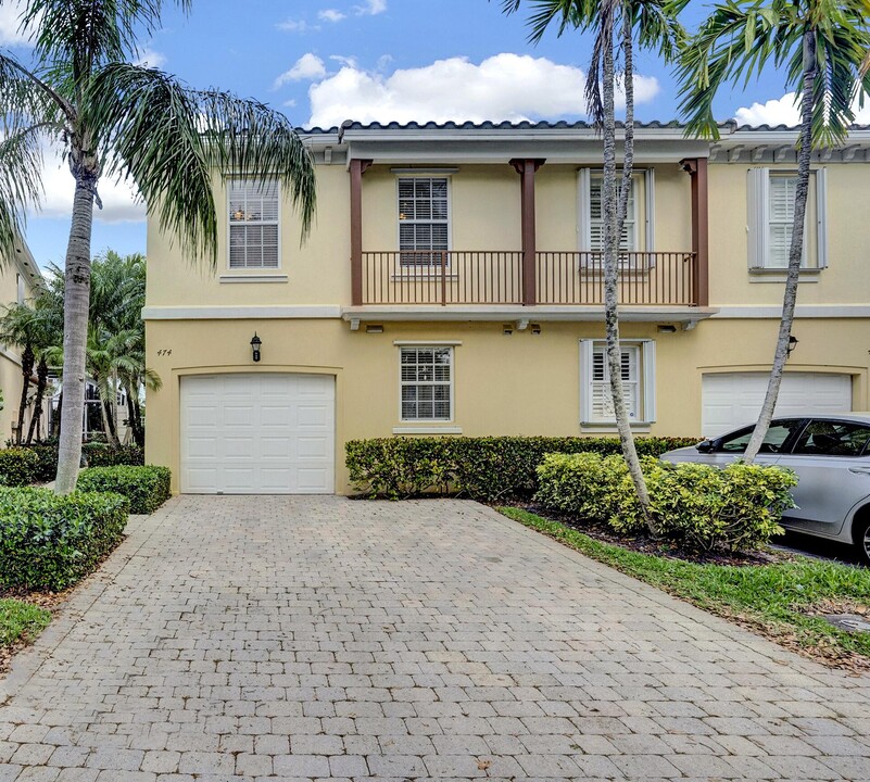 474 Capistrano Dr in Palm Beach Gardens, FL - Building Photo