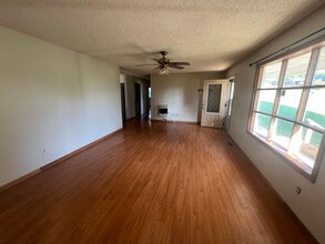 1235 Willie Cheek Rd in London, KY - Building Photo - Building Photo