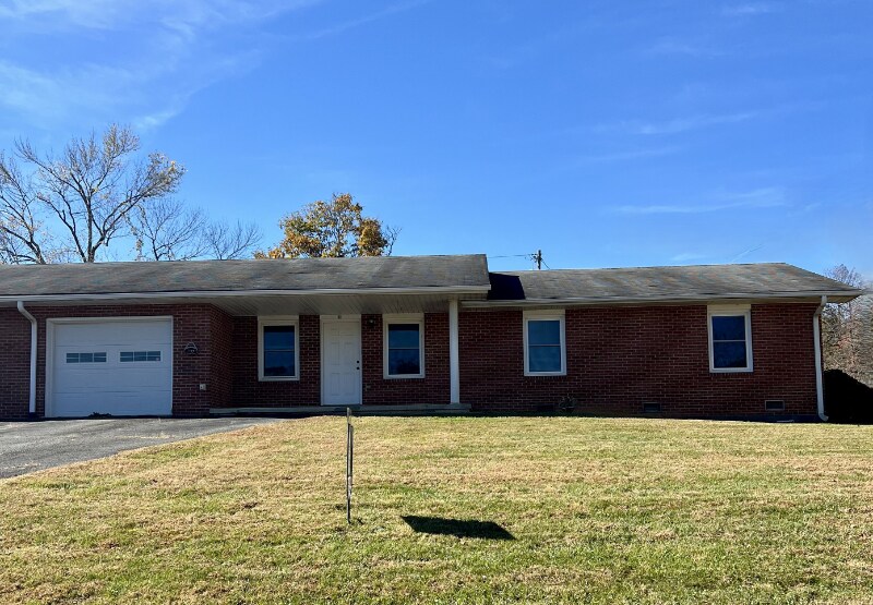 50 Brookside Dr in Hendersonville, NC - Building Photo