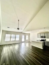 102 Ostracoda Ln in Hutto, TX - Foto de edificio - Building Photo