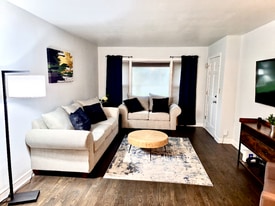 545 Elm Grove Rd in Elm Grove, WI - Building Photo