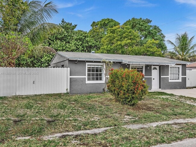 1624 S 23rd Ave in Hollywood, FL - Foto de edificio - Building Photo