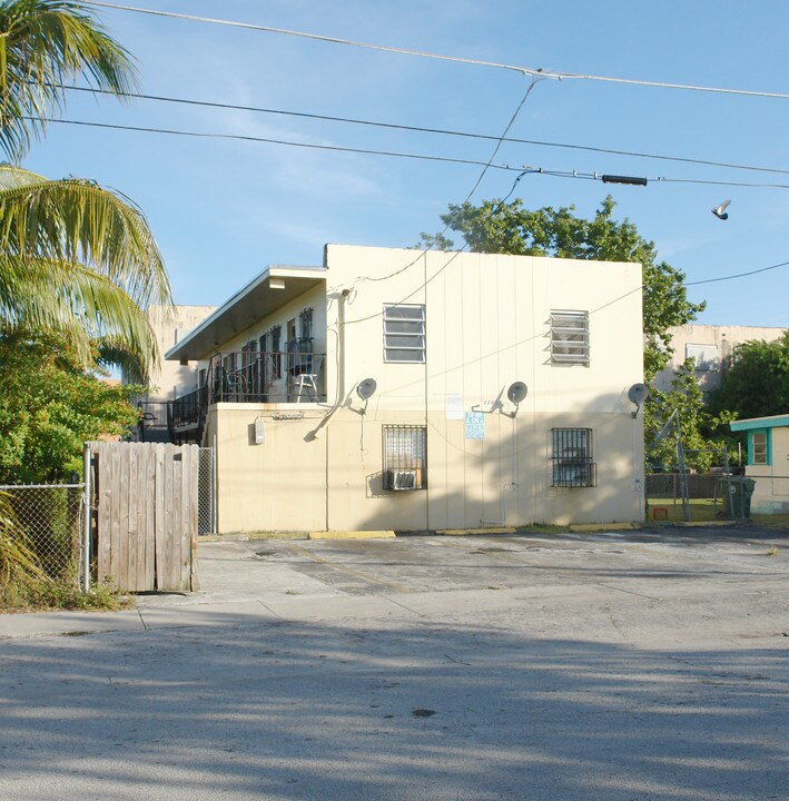 1245 NW 60th St in Miami, FL - Building Photo