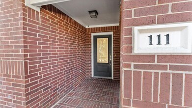 111 N Misty Dawn Dr in Conroe, TX - Foto de edificio - Building Photo