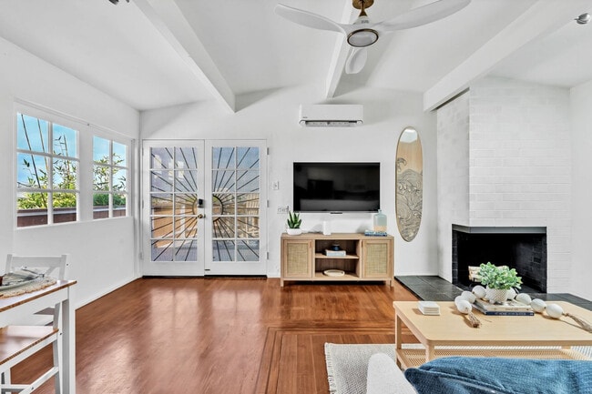 4585 Saratoga Ave in San Diego, CA - Building Photo - Building Photo