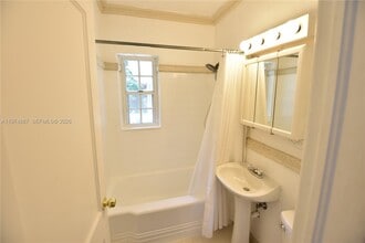 5900 SW 60th St in South Miami, FL - Building Photo - Building Photo