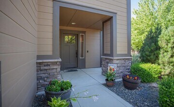 591 W Kingsley St in Meridian, ID - Foto de edificio - Building Photo