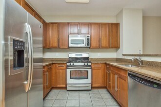 15 Freedom Way in Jersey City, NJ - Building Photo - Building Photo