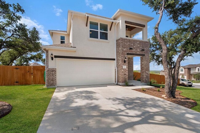 7801 Agave Grove Dr in Lago Vista, TX - Foto de edificio - Building Photo