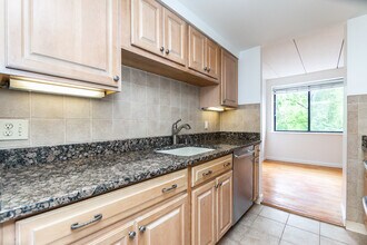 1935 Commonwealth Ave, Unit 603 in Auburndale, MA - Foto de edificio - Building Photo