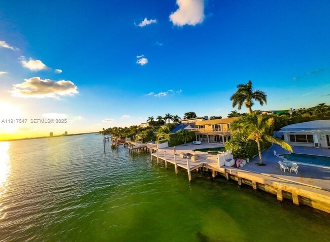 1500 S Treasure Dr in North Bay Village, FL - Building Photo - Building Photo