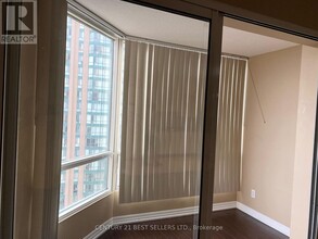 115-1115 Hillcrest Ave in Mississauga, ON - Building Photo - Building Photo