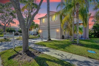 466 SW 191st Terrace in Pembroke Pines, FL - Building Photo - Building Photo