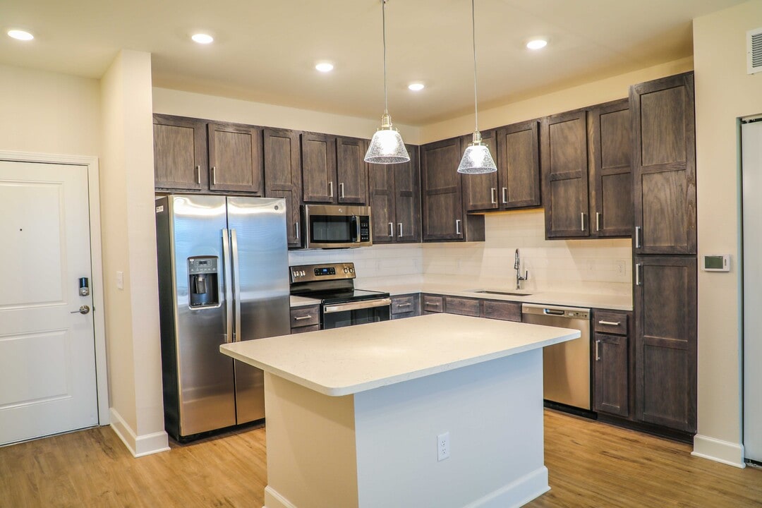 Stanford Pointe in Panama City, FL - Building Photo